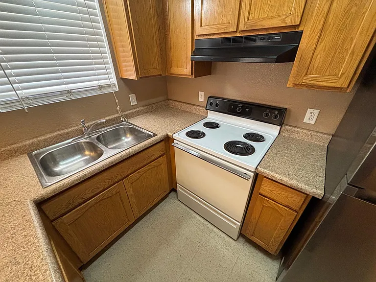 435 W Daffodil St — Photo 12