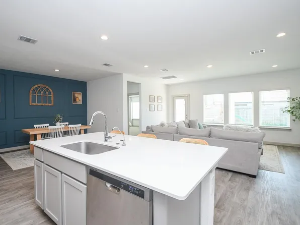 210 Dusty Bridle Ln, Rosharon, TX 77583