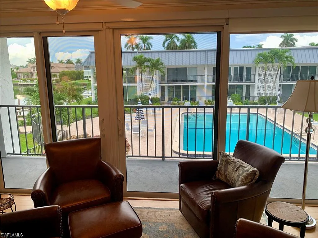 2 bed, 2.0 bath, 975 sqft, $5,500 — Photo 3