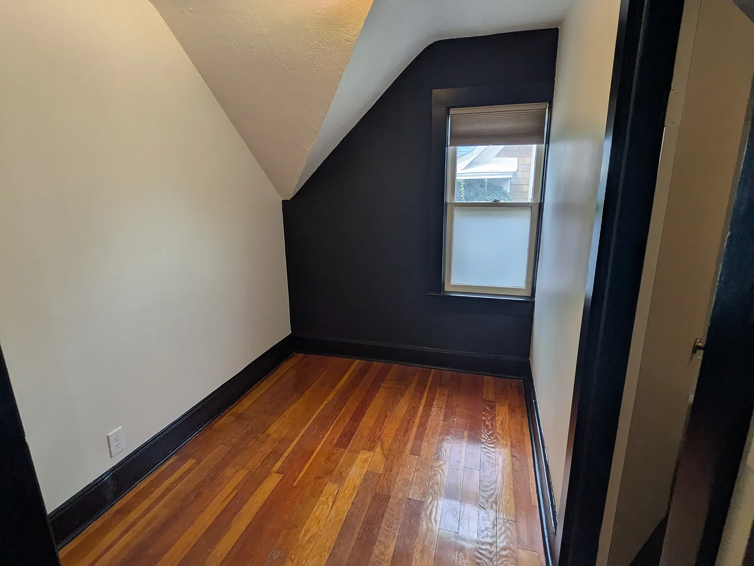 1 bed, 750 sqft, $1,250 — Photo 3