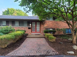 3449 W Maple Rd, Bloomfield Hills, MI 48301