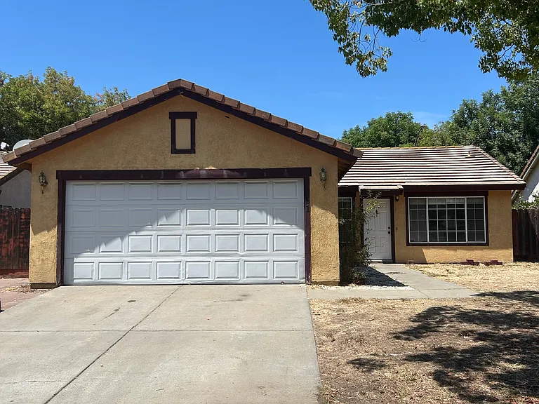 661 Waddell Way — Photo 1