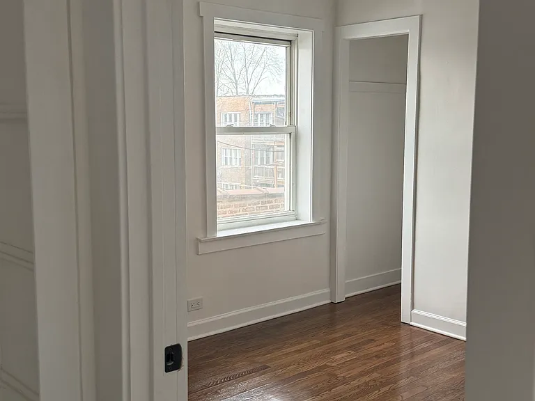 7931 S Eberhart Ave #3 — Photo 9