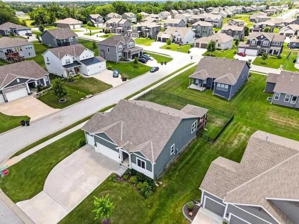 1515 SW Arbor Valley Dr, Lees Summit, MO 64082