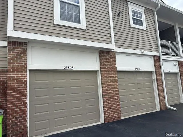2 bed, 2.0 bath, 1077 sqft, $1,700 — Photo 4