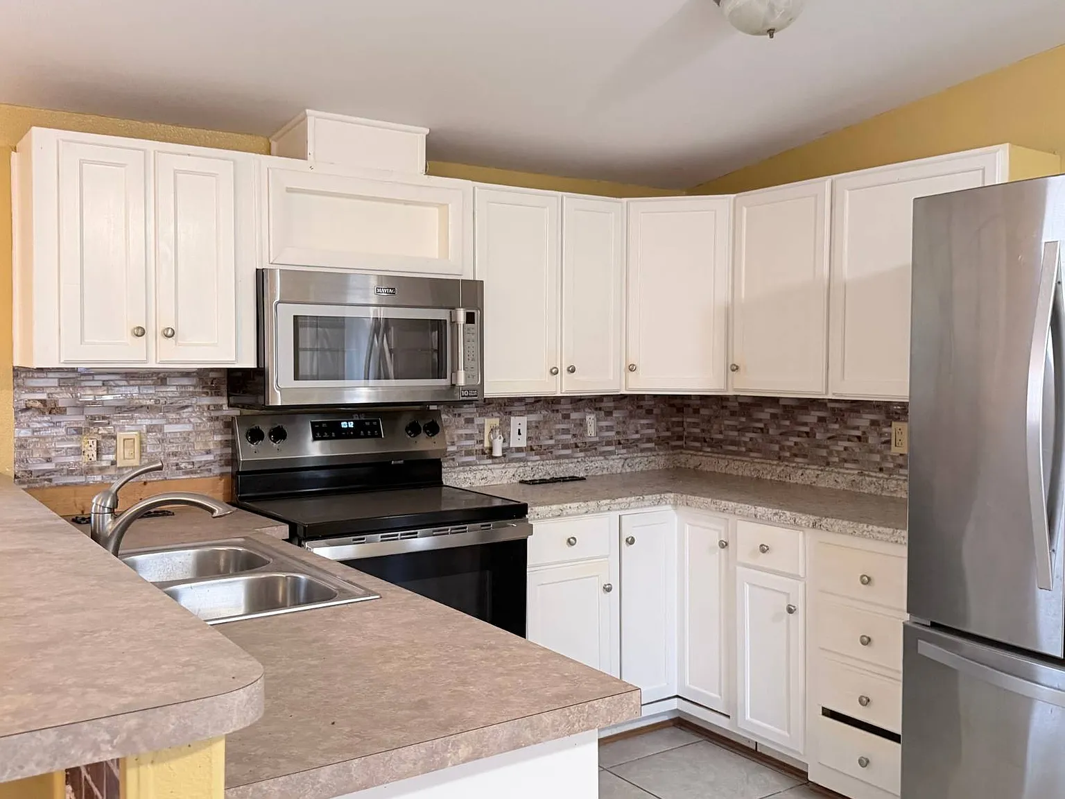 2 bed, 1.0 bath, 720 sqft, $950 — Photo 3
