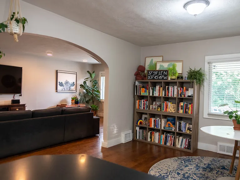 749 E Stratford Ave — Photo 5