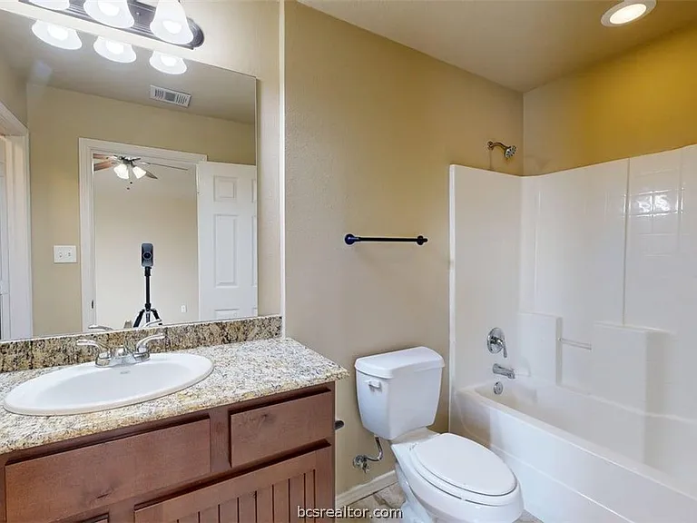 3406 Cullen Trl — Photo 28