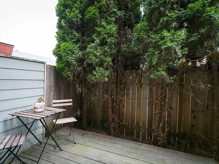 269 NE Jackson St — Photo 24