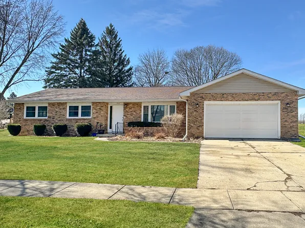 1414 Brookside Dr, Rochelle, IL 61068