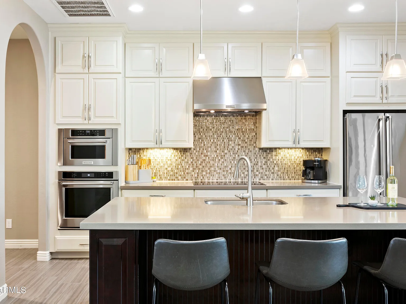 3 bed, 3.5 bath, 2318 sqft, $10,000 — Photo 3