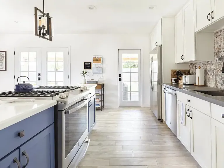 8220 E Mitchell Dr — Photo 8