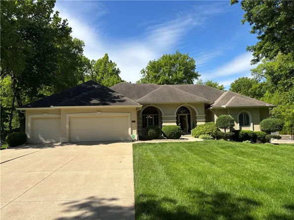 3431 S Pink Hill Cir, Blue Springs, MO 64015