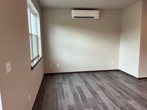 5th image of 1688 River Walk Ln