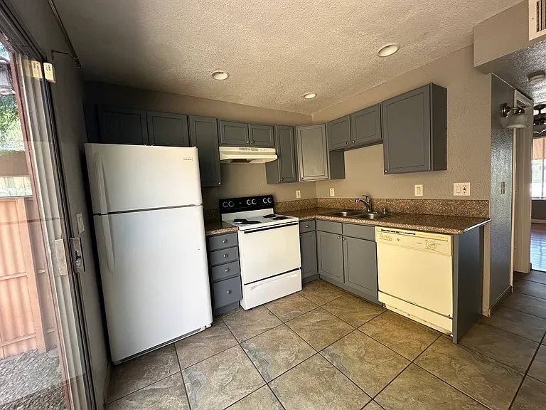 2950 N Alvernon Way #2106 — Photo 8