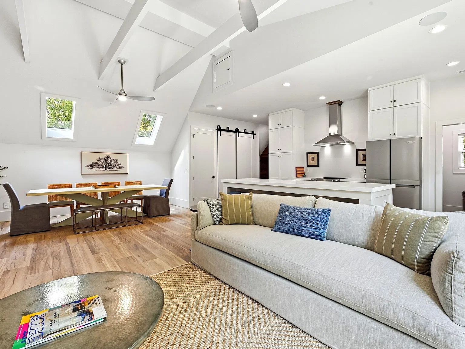 2 bed, 1.0 bath, $4,500 — Photo 1