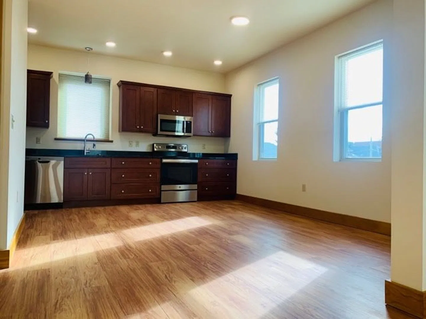 Spacious, modern apartments with historic details. — Photo 4