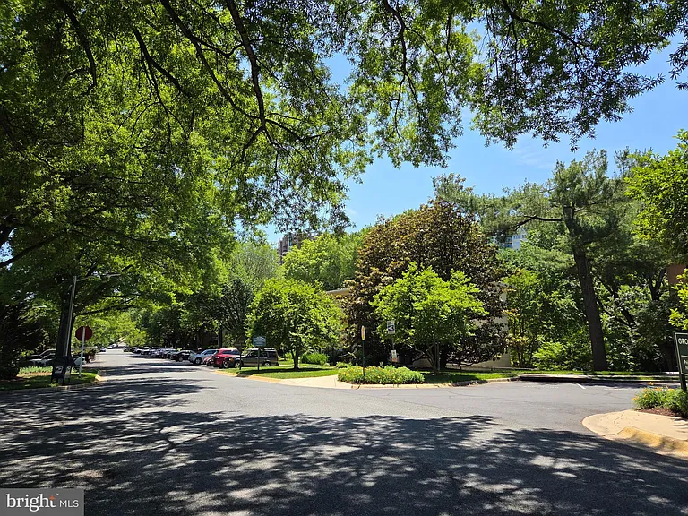 10424 Rockville Pike #402 — Photo 47