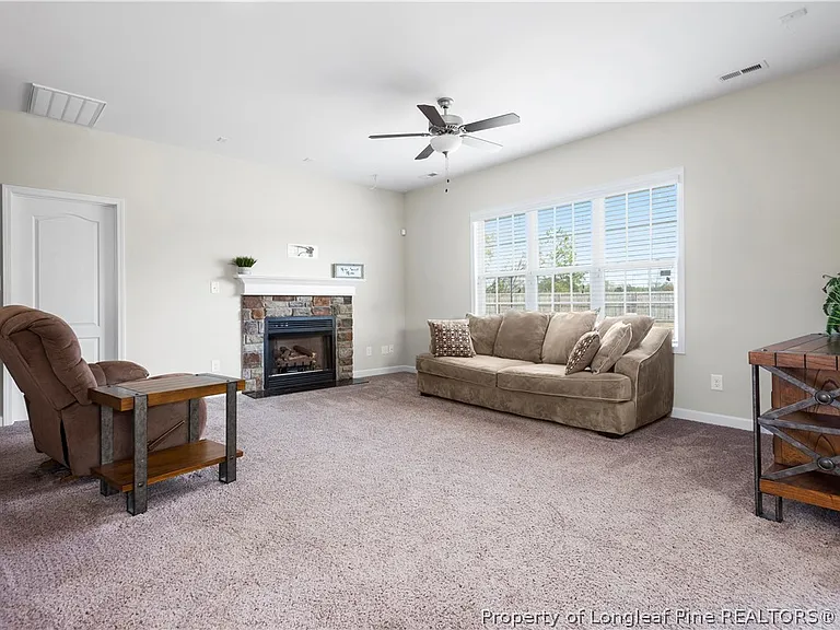 820 Leah St — Photo 12