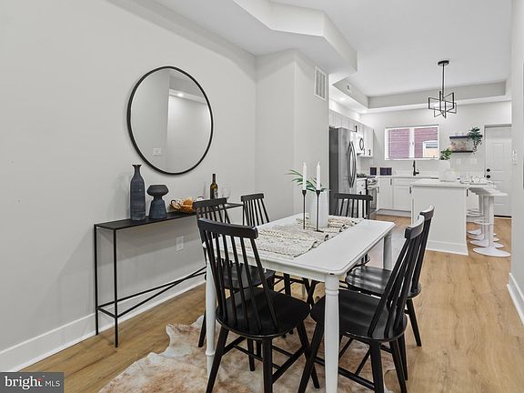 5th image of 5 N Clinton St