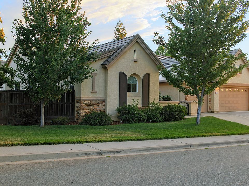 1st image of 584 Sawka Dr