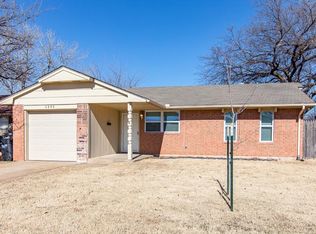 1045 NW 20th St, Moore, OK 73160