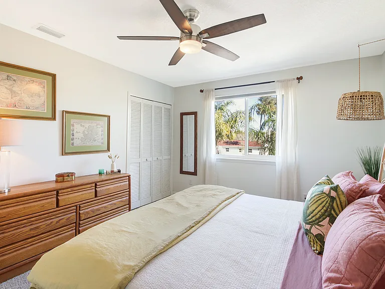 660 Aquatic Dr — Photo 32