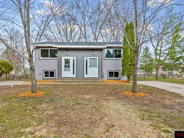 571 N Montgomery Ave, Le Center, MN 56057