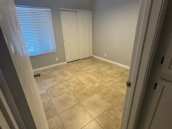 201 Diamond Way APT 122, Vista, CA 92083