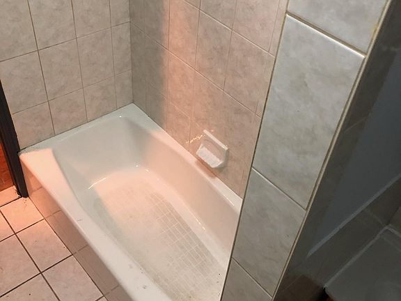 2nd image of 1061 Morris Ave APT 3