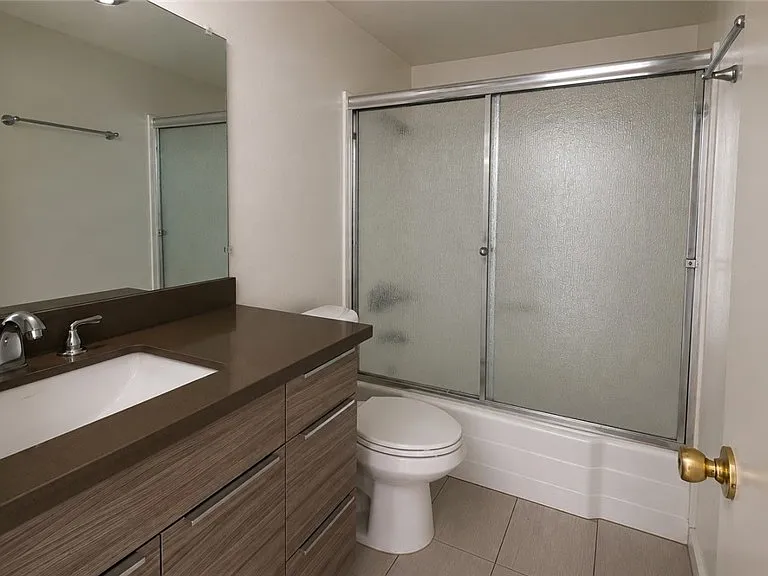 5255 Bellingham Ave — Photo 12