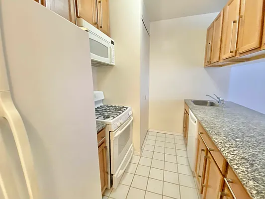 Rented by Douglas Elliman | media 8