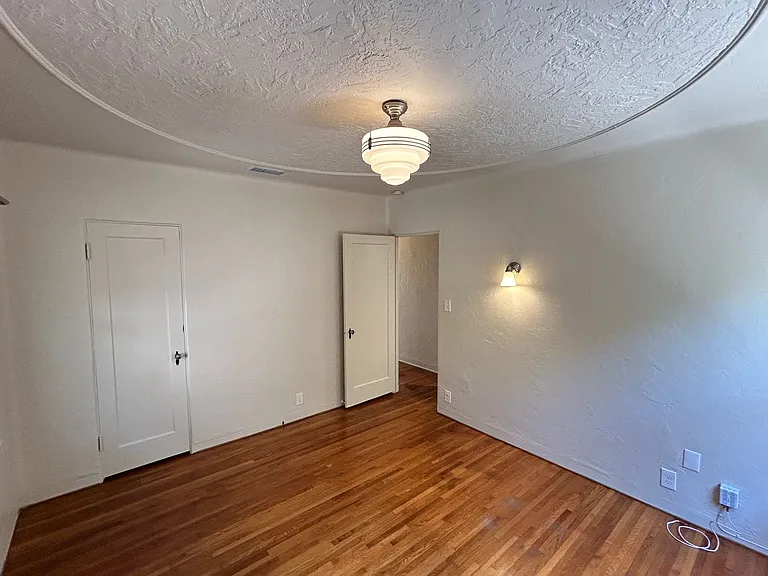519 S Indiana St — Photo 21