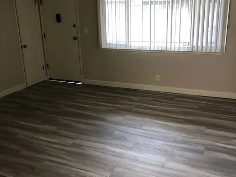 7240 Bark Ln — Photo 2