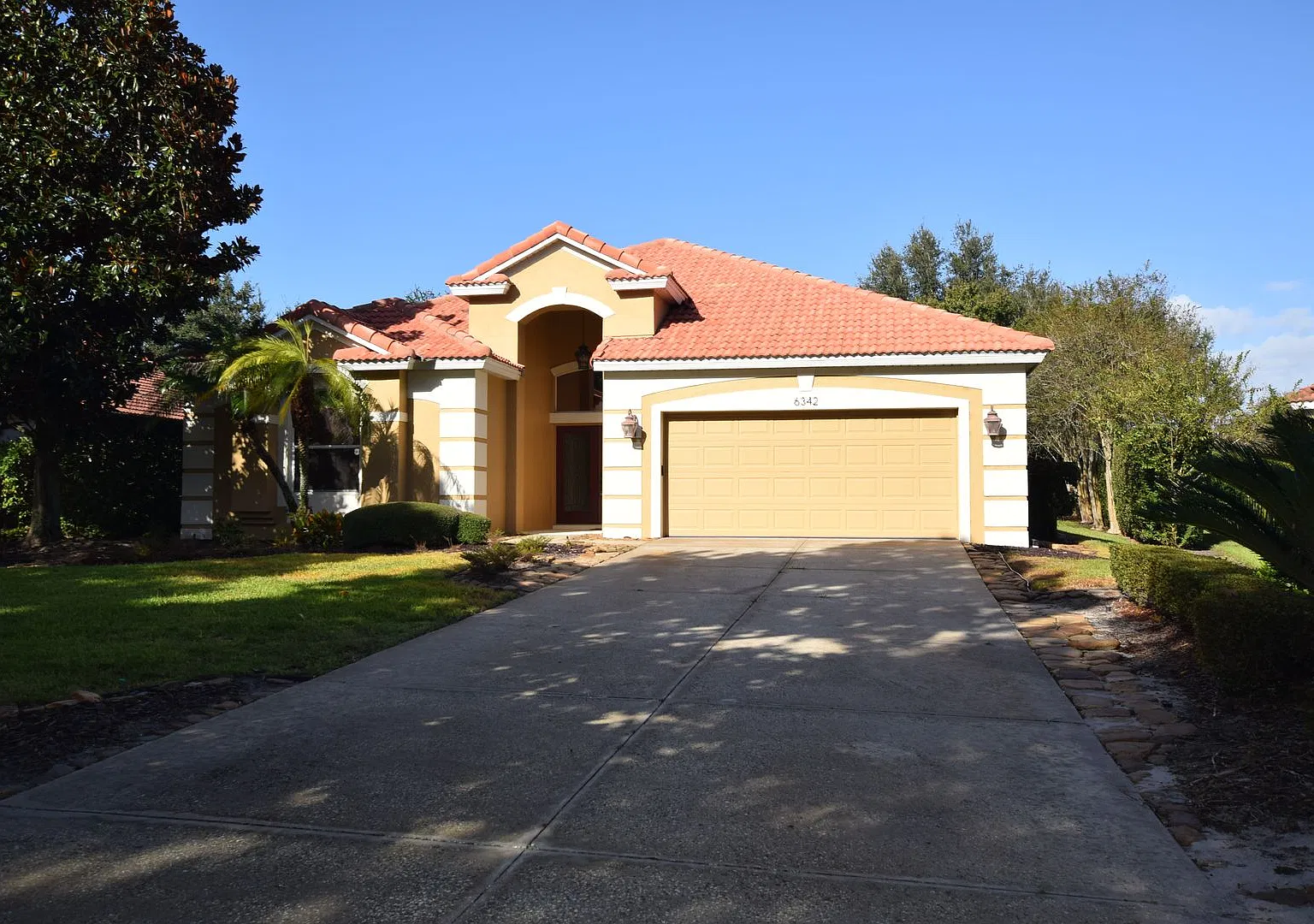 This charming 3-bedroom, 2-bathroom single-family home for rent at 6342 Crestmont Glen Lane — Photo 2