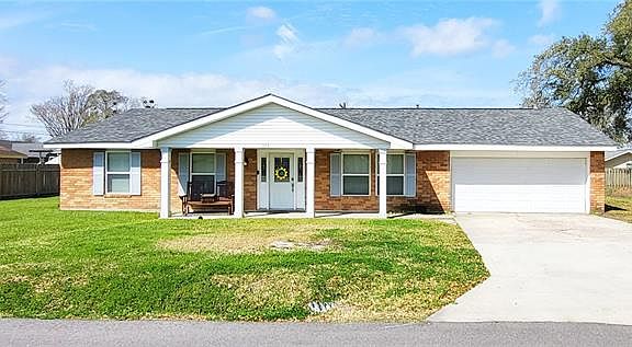 3rd image of 324 River Oaks Dr