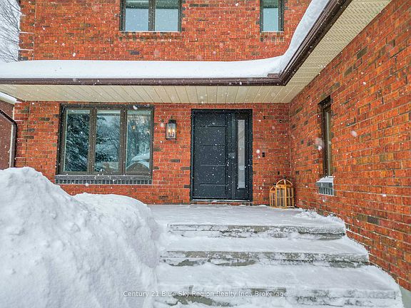 3rd image of 18 Canterbury Cres