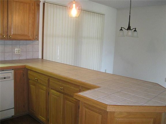5th image of 2 Bentley Ln