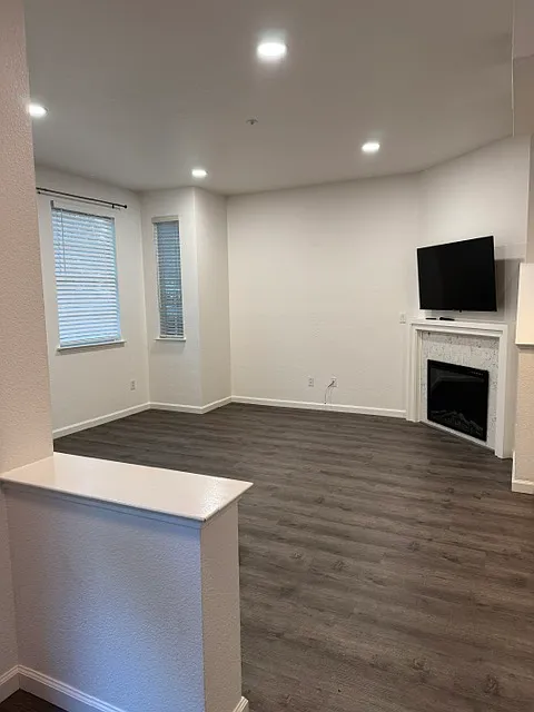 4 bed, 2.5 bath, 1700 sqft, $7,000 — Photo 4