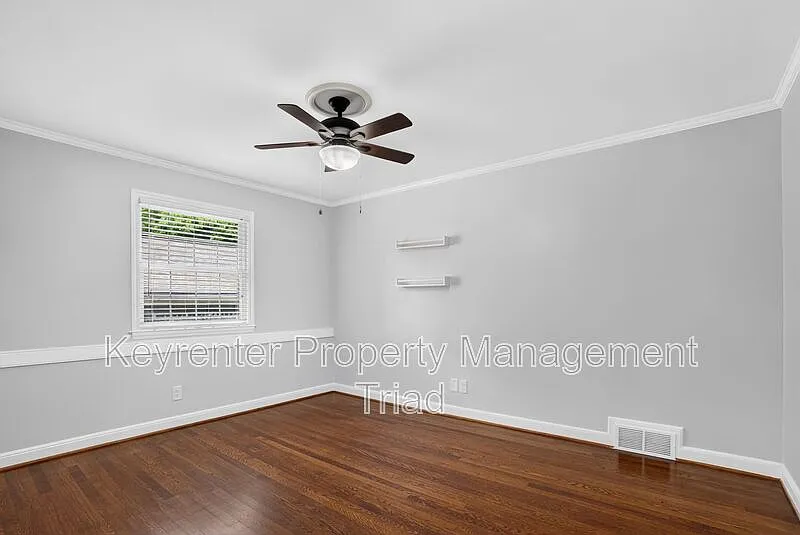 3 bed, 1.5 bath, 2363 sqft, $2,600 — Photo 4