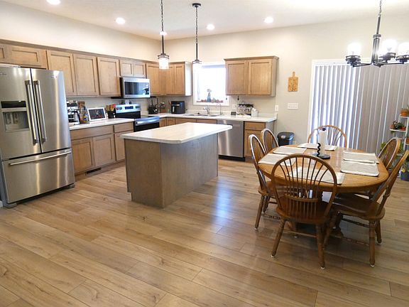 4th image of 705 Turkey Dr