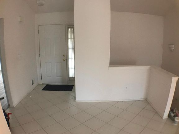4th image of 2073 Pleasant Dr #1
