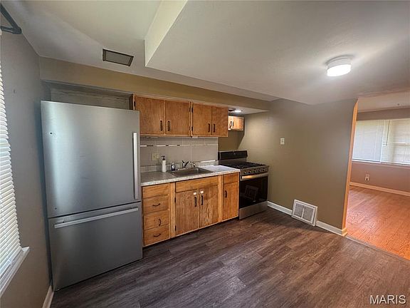 3rd image of 10767 Oak Ave