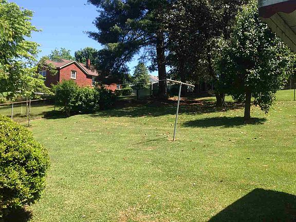 5th image of 403 E Hillcrest Dr