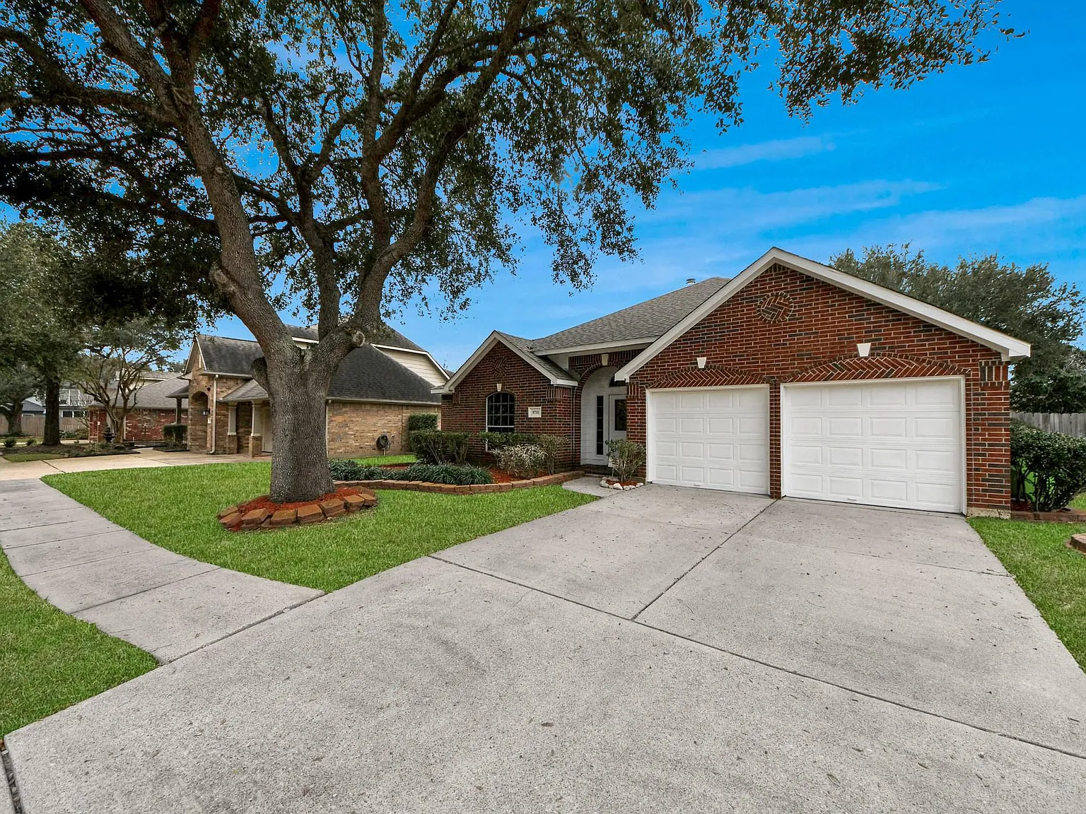 3 bed, 2.0 bath, 2020 sqft, $2,500 — Photo 2