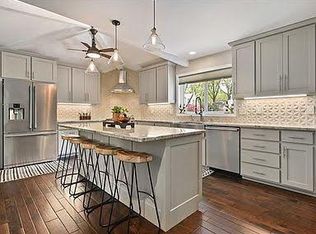 8204 W 101st Ter, Overland Park, KS 66212