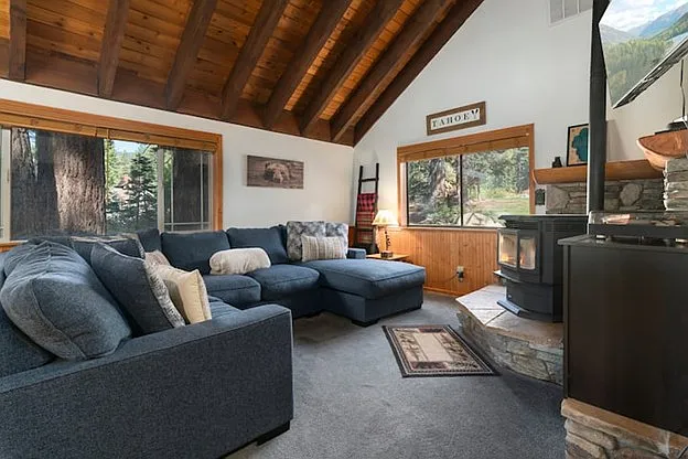 3 bed, 1224 sqft, $4,525 — Photo 2