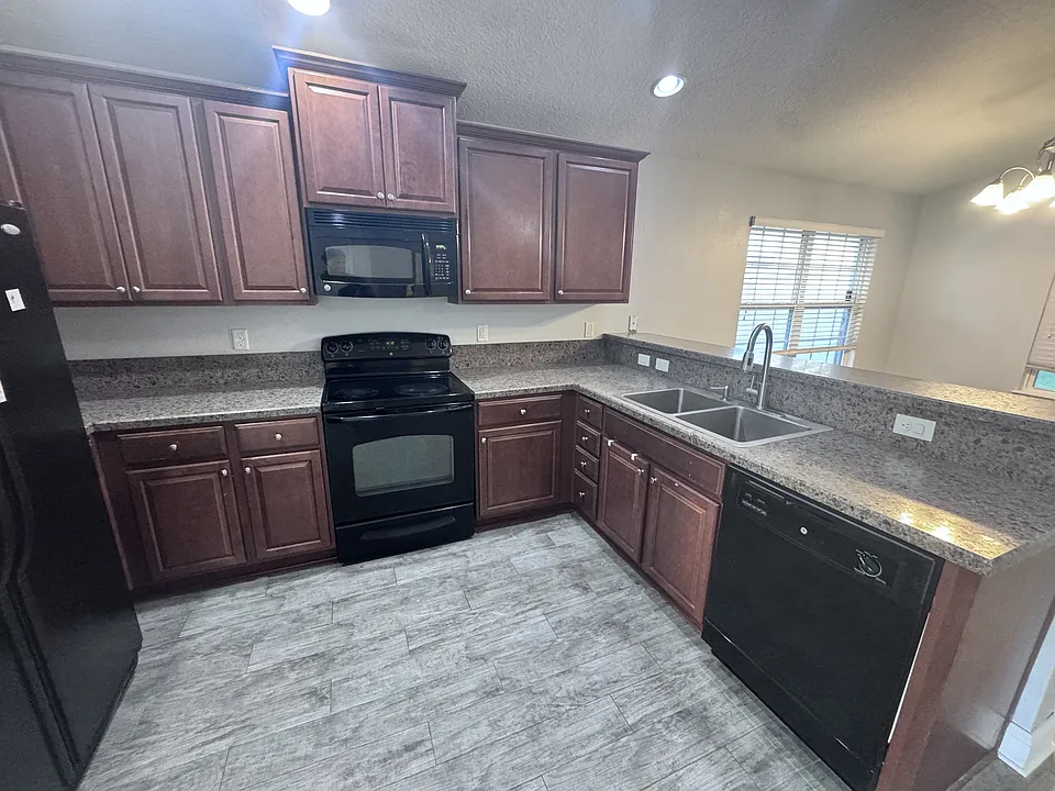 7565 Westland Oaks Dr