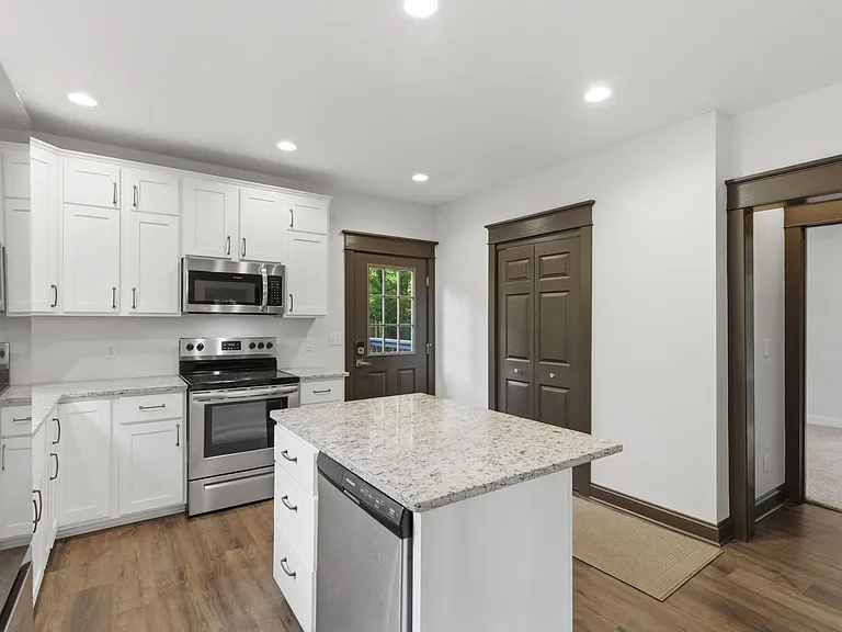 837 S Kentwood Ave — Photo 10
