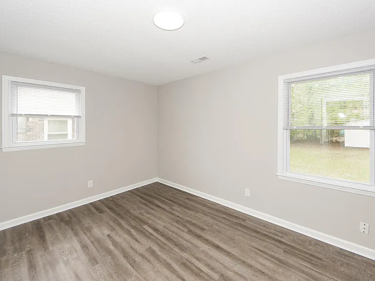 11 Kenilworth Rd — Photo 12